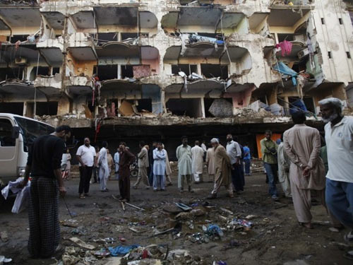 شہر تو میرا لہو لہو ہے!